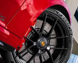 Foto Pirelli echipează noul Porsche 911 GTS: primul model cu sistem de propulsie hibrid