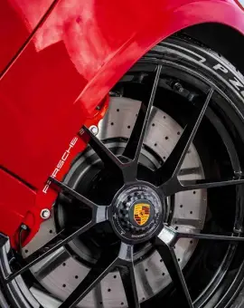 Foto Pirelli echipează noul Porsche 911 GTS: primul model cu sistem de propulsie hibrid