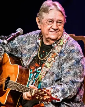Foto Festivalul „Alutus ’22” aduce muzica folk, arta și literatura în centrul Slatinei
