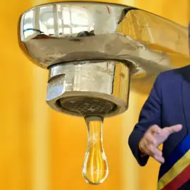 Foto De Mezzo amână acordarea celor 5 metri cubi de apă: 9 luni - un an