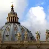 Foto „Habemus Papam!” – A fost ales un nou Papă, fumul alb a apărut deasupra Capelei Sixtine