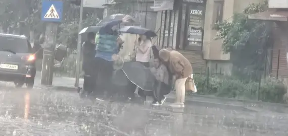 Foto Femeie din Bârza, lovită pe o trecere de pietoni din Craiova, de o şoferiţă de 83 de ani