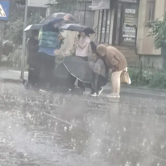 Foto Femeie din Bârza, lovită pe o trecere de pietoni din Craiova, de o şoferiţă de 83 de ani