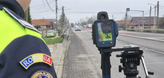Foto Dispozitivele radar pe trepiede amplasate astăzi, 12 mai, pe drumurile din Olt