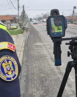 Foto Dispozitivele radar pe trepiede amplasate astăzi, 12 mai, pe drumurile din Olt
