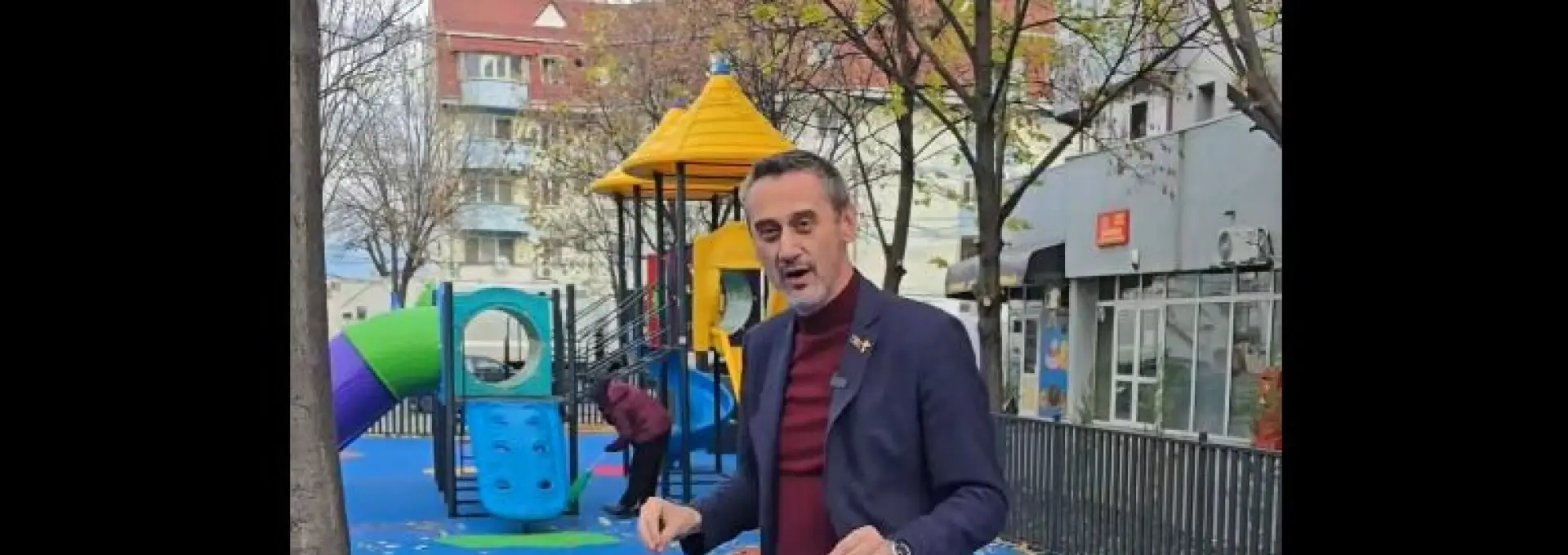 Foto Locul de joacă din cartierul Steaua din Slatina, construit ilegal pe spaţiul verde. Inspectoratul în Construcţii ameninţă cu plângerea penală