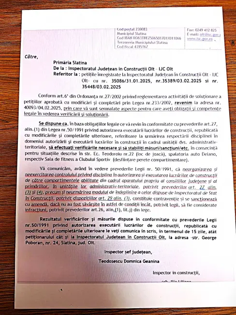 Foto Locul de joacă din cartierul Steaua din Slatina, construit ilegal pe spaţiul verde. Inspectoratul în Construcţii ameninţă cu plângerea penală