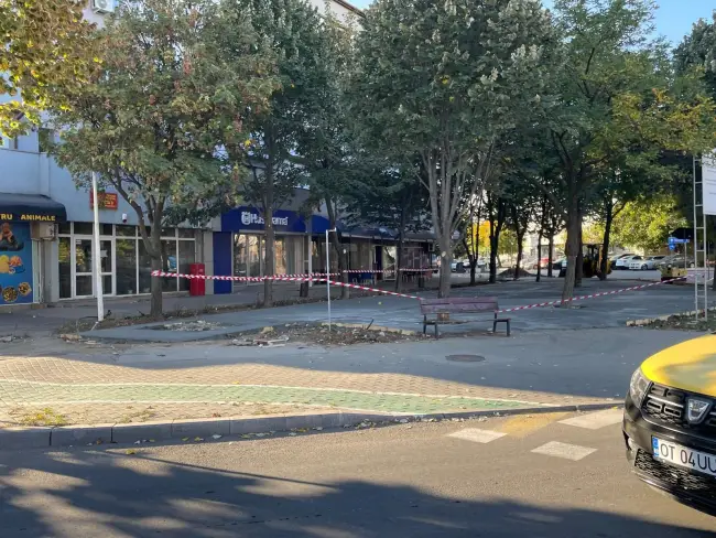 Foto Locul de joacă din cartierul Steaua din Slatina, construit ilegal pe spaţiul verde. Inspectoratul în Construcţii ameninţă cu plângerea penală