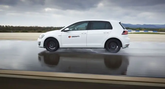 Foto Alegerea anvelopelor pentru un autovehicul electric