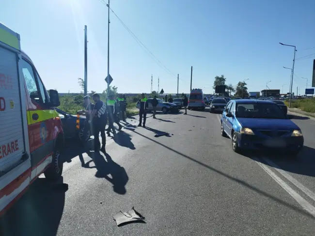 Foto Accident cu două autoturisme implicate, în Slatina. O tânără, la spital   