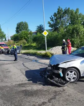 Foto Accident cu două autoturisme implicate, în Slatina. O tânără, la spital   