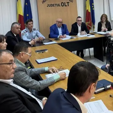 Foto Prefectul Cosmin Floreanu, hotărâri importante luate în cadrul Colegiului Prefectural și Comisiei de Dialog Social