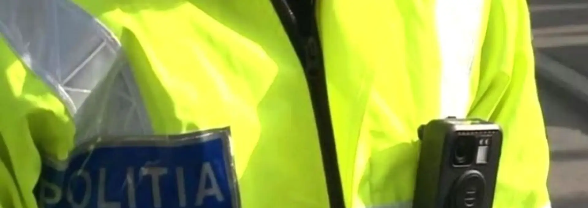 Foto Doi bărbaţi din Iancu Jianu, arestaţi după ce au bătut doi poliţişti şi le-au distrus autospeciala