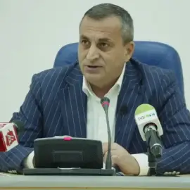 Foto Marius Oprescu, necruţător cu cei care îşi arogă victoria lui Nicuşor Dan: „Au băgat ca proștii capul în poză”