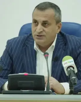 Foto Marius Oprescu, necruţător cu cei care îşi arogă victoria lui Nicuşor Dan: „Au băgat ca proștii capul în poză”