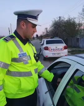 Foto Amenzi şi permise reţinute, în weekend, în Olt. Şoferi depistaţi băuţi, în trafic, în Drăgăneşti-Olt