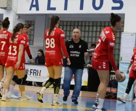 Foto    CSM Slatina se desparte de Attila Horvath şi opt jucătoare