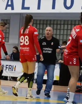 Foto    CSM Slatina se desparte de Attila Horvath şi opt jucătoare