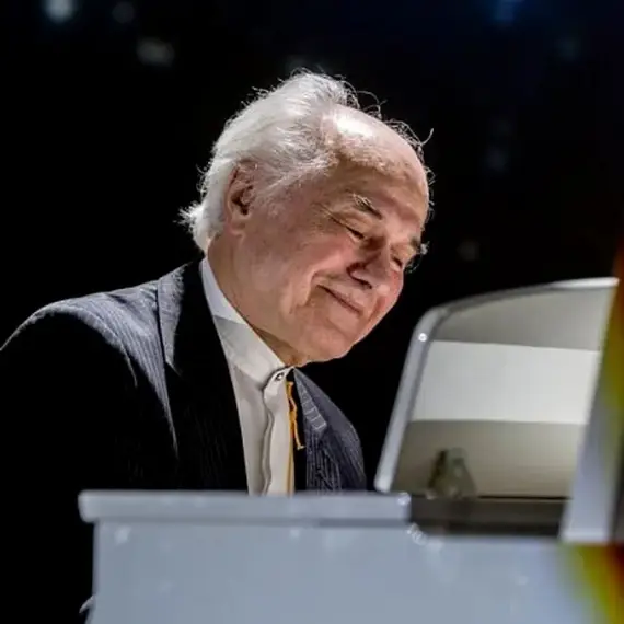 Foto Compozitorul Eugen Doga a murit. Valsul din coloana sonoră a filmului „Gingaşa şi tandra mea fiară”, recunoscut de UNESCO drept a patra capodoperă muzicală a secolului XX 