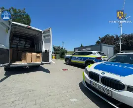 Foto Bărbat reţinut, după ce a fost depistat  pe Drumul European 70, în zona municipiului Caracal, cu duba plină de ţigări contrafăcute   