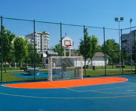 Foto Primăria Slatina, din nou pe lângă lege: Terenurile și tiroliana din Parcul Tineretului, ridicate ilegal