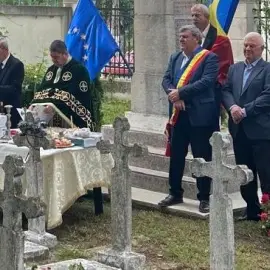 Foto SFIDARE! Florin Tiutiu, cu eşarfa tricoloră de gât, deşi nu mai este primar