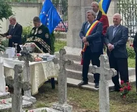 Foto SFIDARE! Florin Tiutiu, cu eşarfa tricoloră de gât, deşi nu mai este primar