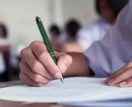 Foto Premieră. Elevii pot cere să vadă ce au scris la examenul de Bac, apoi să depună contestaţie dacă sunt nemulţumiţi de notă