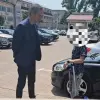 Foto Primarul Mario De Mezzo, acuzat că folosește copiii în campania sa de imagine