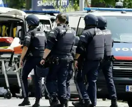 Foto Doi români, printre persoanele rănite în atacul armat din Graz, anunță MAE. 10 victime şi agresorul au murit în masacrul comis în școala austriacă