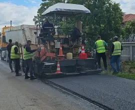 Foto CJ Olt, lucrări intense pe drumurile județene: asfaltări, reparații și marcaje pentru siguranța traficului