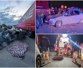 Foto Imagini dramatice cu un Logan care a intrat într-un TIR parcat pe marginea drumului. Doi tineri au murit, iar şoferul vinovat, fără permis, a fugit