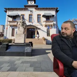 Foto Scandal în fața Primăriei Slatina: Alin Suciu, apropiat al primarului De Mezzo şi director al unei companii municipale, acuzat că refuză returnarea unui împrumut