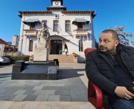 Foto Scandal în fața Primăriei Slatina: Alin Suciu, apropiat al primarului De Mezzo şi director al unei companii municipale, acuzat că refuză returnarea unui împrumut