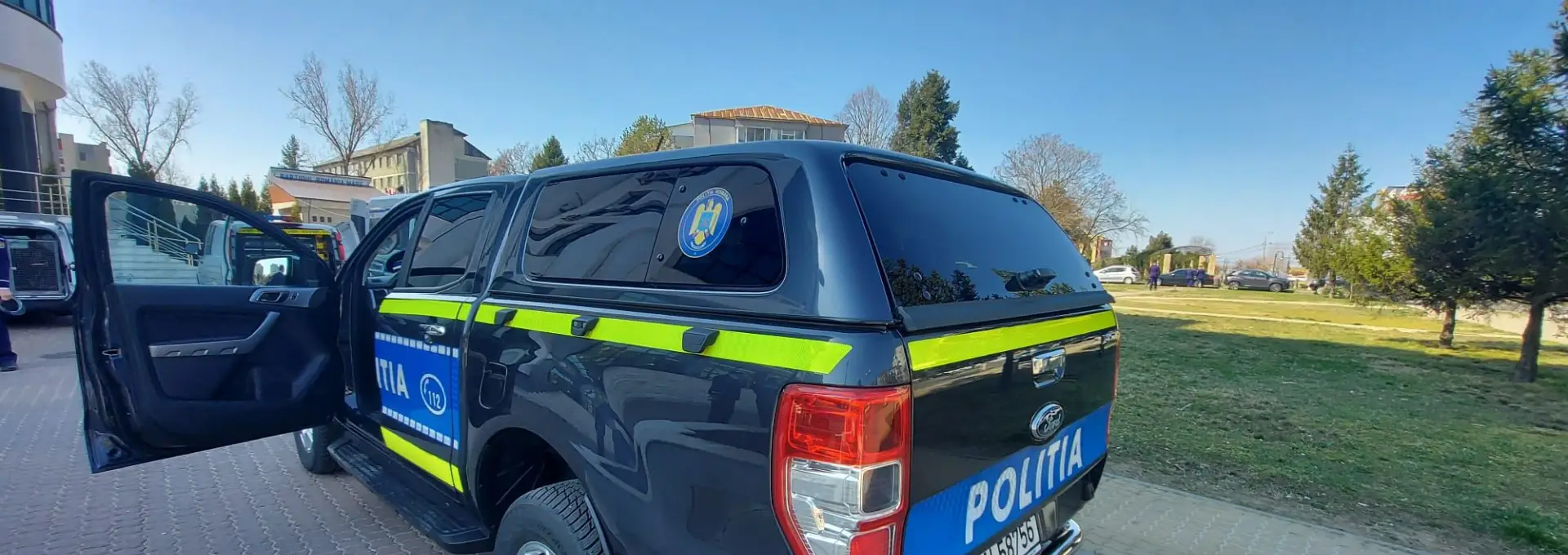 Foto A abandonat două pisici pe o stradă din Slatina și a fost amendat de Poliția Animalelor