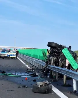 Foto VIDEO. Accident pe DEx 12. Un tânăr, din Piatra-Olt, s-a răsturnat cu maşina