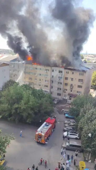 Foto VIDEO. Incendiu izbucnit într-un bloc din Slatina