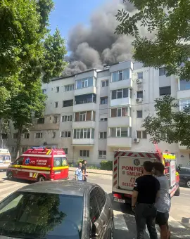 Foto VIDEO. Incendiu izbucnit într-un bloc din Slatina