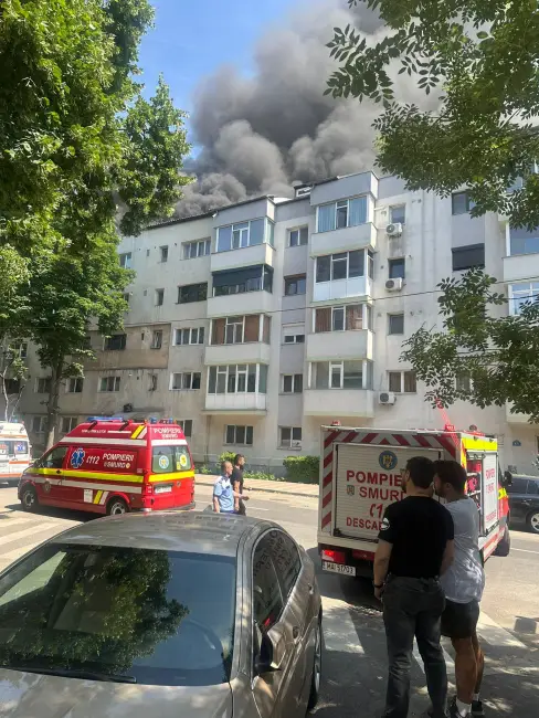 Foto VIDEO. Incendiu izbucnit într-un bloc din Slatina