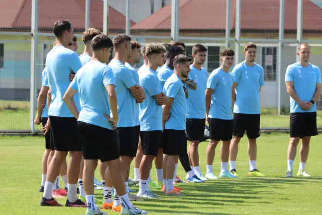 Foto FOTO. 23 de jucători la primul antrenament al CSM Slatina. Niculescu: „Suntem în discuţii cu mai mulţi jucători, pentru a ne întări lotul”