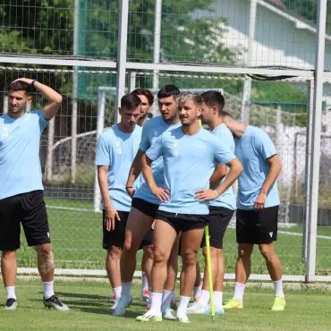 Foto FOTO. 23 de jucători la primul antrenament al CSM Slatina. Niculescu: „Suntem în discuţii cu mai mulţi jucători, pentru a ne întări lotul”