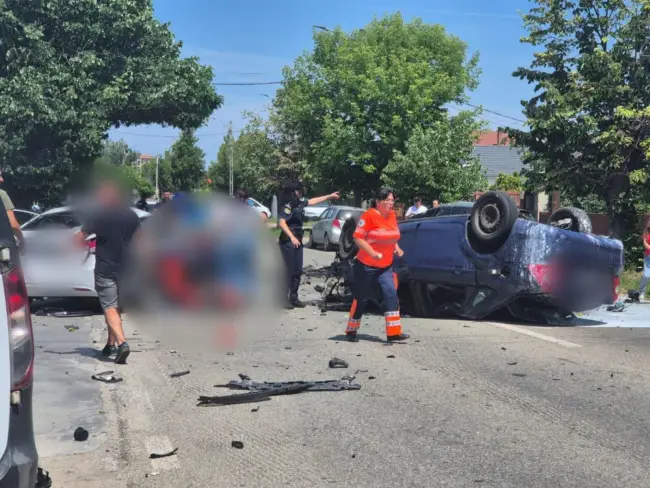 Foto FOTO. Accident cu trei autoturisme implicate pe DN 65, la ieşirea din Balş, spre Slatina