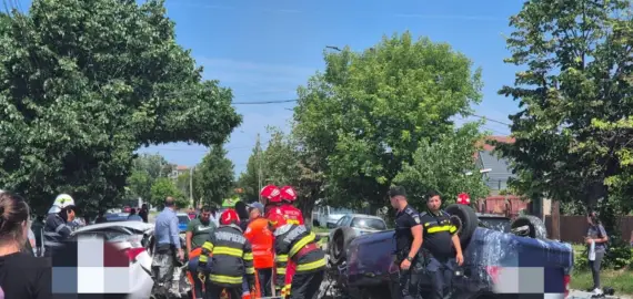 Foto FOTO. Accident cu trei autoturisme implicate pe DN 65, la ieşirea din Balş, spre Slatina