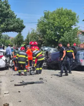Foto FOTO. Accident cu trei autoturisme implicate pe DN 65, la ieşirea din Balş, spre Slatina