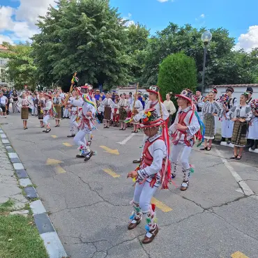Foto Festivalul Național al Copiilor „Călușul Românesc” la ediţie jubiliară. Sute de dansatori şi instrumentişti, la Slatina
