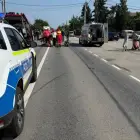 Foto O fetiţă de 12 ani, lovită de maşină pe trecerea de pietoni, la Pleşoiu