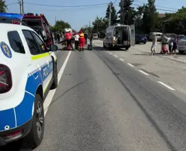 Foto O fetiţă de 12 ani, lovit de maşină pe trecerea de pietoni, la Pleşoiu