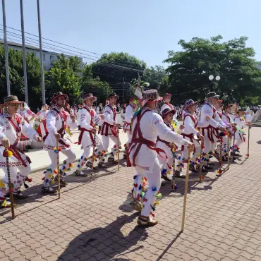 Foto A început ediţia jubiliară a Concursului Naţional „Căluşul Românesc“