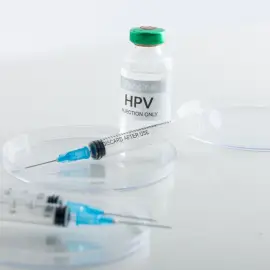 Foto A crescut vârsta până la care tinerii se pot vaccina gratuit împotriva HPV