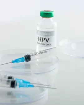 Foto A crescut vârsta până la care tinerii se pot vaccina gratuit împotriva HPV